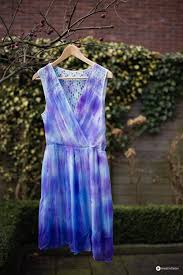 Bei uns erwartet sie ein umfangreicher service rund um ihr hochzeitskleid. Diy Kleid Upcycling Mit Seidenfarbe Kleidung Einfach Farben