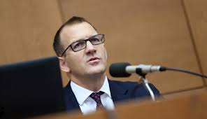 Český miliardář daniel křetínský sází v krizi na odvětví, kterým se ostatní investoři vyhýbají. Kretinsky Zaskocil Zahranicni Analytiky Investuje Tam Kde Jini Couvaji Idnes Cz