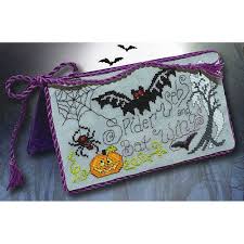 Get unlimited access to hundreds of free patterns. Pattern Of The Month September 2018 Spider Webs Bat Wings From Stoney Creek Collection Cross Stitch Charts Cross Stitch Charts Casa Cenina