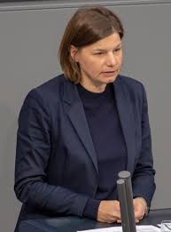 Eine tolle frau, wunderbare kinder, erfolg im beruf, ein luxuriöses haus und ein schickes auto. Manuela Rottmann Wikipedia