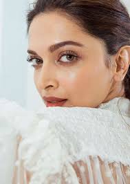 The daily wear look of deepika is very natural, with light cream and moisturizer only. 3 Deepika Padukone Easy Glam Makeup Looks To Resort To Femina In