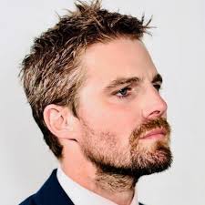 Als je Stephen Amell in de DCU zou kunnen casten, welke rol zou je hem dan  willen laten spelen? En zeg nou niet Green Arrow, want die heeft ie al  gespeeld. :