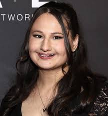 Emma Pitre's Instagram, Twitter & Facebook