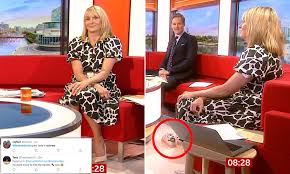 Louise minchin interviews billie eilish & finneas in world's first tv interview on new bond theme. Eagle Eyed Bbc Breakfast Viewers Spot Louise Minchin S Trainers On Set Daily Mail Online