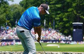 Pro golfer stewart cink says his wife lisa has been his biggest supporter since their teenage years. Stewart Cink Has Another Horrifying Tan Line At The Pga Championship