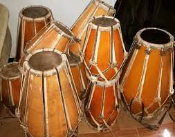 Alat musik ini dimainkan dengan cara digesek, seperti memainkan biola. Cara Memainkan Gendang Jenis Dan Bagian Bagiannya