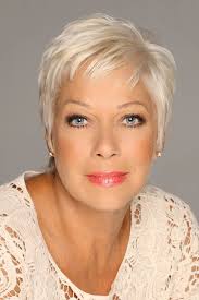 As an actress, she is best known for her roles as natalie barnes in coronation street and steph haydock in waterloo road. Denise Welch Eroffnet Die Auf Ihre Depression Schlacht Das Ist Potenziell Terminal Aktuelle Boulevard Nachrichten Und Fotogalerien Zu Stars Sternchen