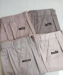 Palet warna ini dilengkapi oleh berbagai jenis warna hijau terang dan coral yang akan membuat desain anda lebih menonjol. Warna Creamy Latte