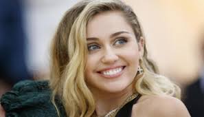 Miley cyrus' sister noah turns heads with long extensions and short romper on amas red carpet. Miley Cyrus Sister Noah Shuts Down Trolls Criticising Her Looks Since Age 12