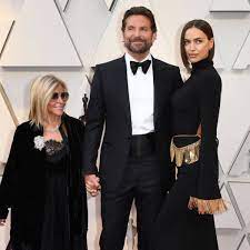 But bradley cooper always makes time for his mother, gloria campano. Julia Roberts Gives Bradley Cooper S Mom A Shout Out At The Oscars E Online