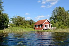Idyllischer natururlaub in einem ferienhaus am see in schweden kristallklare seen im landesinneren, gletscherberge, und viel grün prägen die schwedische natur. Ferienhaus 46 Wunderschones Ferienhaus Mit Einer Traumlage Smaland Besuchschweden De