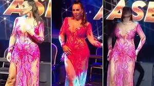 Asena 8 yıl sonra sahnelere döndü, sosyal medya ikiye bölündü - Ardahan  Haber