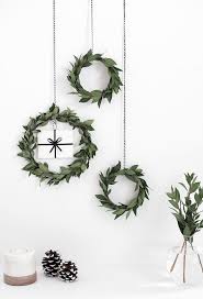 19 Minimalist Christmas Decorations To Diy This Weekend Minimalist Christmas Christmas Wreaths Diy Minimalist Holiday Decor