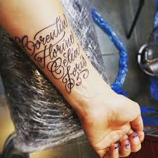 Pour le terme théorique, voir écriture littéraire. Comment Reussir Un Tatouage Calligraphie