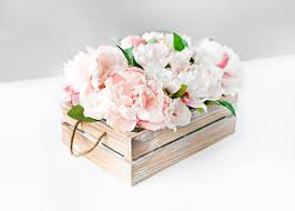 Descubra bridal shower floral arrangements centerpieces imágenes de stock en hd y millones de otras fotos, ilustraciones y vectores en stock libres de regalías en la colección de shutterstock. Diy Easy Bridal Shower Floral Centerpiece Beacon Lane Blog