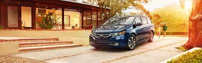15.7l/100 km vs 16.6l/100 km Honda Odyssey Vs Toyota Sienna Vs Dodge Grand Caravan Vs Chrysler Town And Country Billion Honda