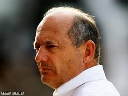 Dennis steps down as McLaren team chief