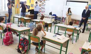 Στην αλλαγή του πρωτοκόλλου της διαδικασίας ιχνηλάτησης των κρουσμάτων στα σχολεία προχώρησε το υπουργείο υγείας της κύπρου μετά τα αυξημένα περιστατικά σε. Kypros Paideia H Ka8hmerinh Mobile