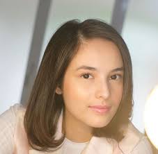 Seperti berikut ini trend model rambut wanita … 10 Artis Yang Tampil Memesona Dengan Gaya Rambut Sebahu