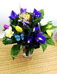 Fiecare aranjament floral realizat in floraria online purple flowers transmite o parte din zambetul inocent al naturii. Buchet Colorat Cu Flori De Primavara Florarie Online Cluj Livrare Gratuita Flori In Cluj