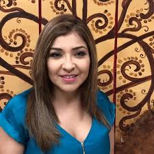 ¡Una gran artista salvadoreña nos visitó en nuestra sucursal de Antiguo  para realizarse un cambio de look y consentirse sus manitas , preparándose  para tu próxima gira! , Gracias @sharonsalazar por ...