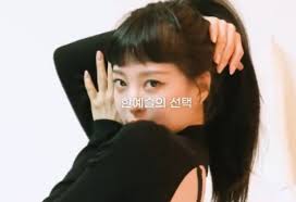 배우 한예슬, 최지우, 고소영, 차예련, 한가인이 함께 모인 사진의 장소가 '가라오케'라고 주장했던 연예부 기자 김용호가 후속 방송을 진행했다. Mdrou2dhx8jwym