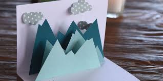 Prendre une feuille a4 cartonnée de couleur (ou couper en deux une chemise rigide) Cartes De Noel A Faire Soi Meme Une Carte Pop Up Femme Actuelle Le Mag