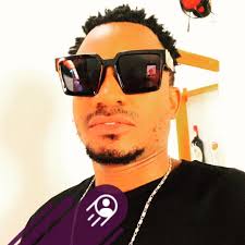 Kanye West paga 200 mil dólares por mês em pensão alimentícia para Kim  Kardashian. Sendo este o maior pagamento de pensão alimentícia da história  dos EUA.😏