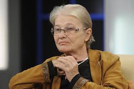 She graduated in 1957 after which she went to work to the national theatre. Ack1z1eie8yykm