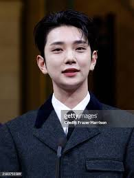 Seventeen group member Joshua Hong accepts