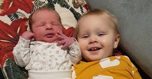 Två minuter innan tolvslaget lades de in på förlossningen