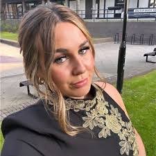 Eleanor Kent's Instagram, Twitter & Facebook