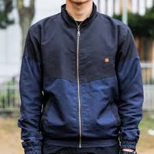 Walau mesin cuci dinilai lebih mudah, jaket parasut memang lebih baik di cuci dengan tangan. 11 Jenis Kain Parasut Yang Mungkin Belum Kamu Ketahui