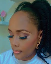 This woman though!! Life has taught her that you can start late, look  different, be uncertain...but still succeed. She is stronger than her  excuses 🤫