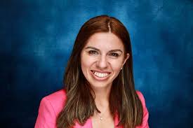 Trump NO aprobó subir el salario federal "solo a ciudadanos" ni bajárselo a  los indocumentados