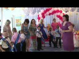игры и конкурсы на 8 марта для детей и мам Igra Pocelujchiki Dlya Mamy Na 8 Marta Mamy I Deti Youtube Detskij Sad Igry Detskij Sad Igry