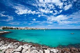 Taranto has a famous swing bridge which apparently does not swing for small motorboats. Reisefuhrer Taranto Italien Entdecken Sie Taranto Mit Easyvoyage