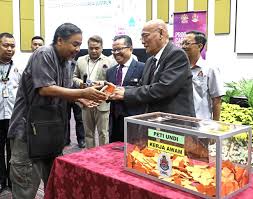 Bandar ini dinamakan sempena tun abdul razak dato' hussein, perdana menteri malaysia yang kedua. Boost For Small Contractors Through Dbkl Projects The Star
