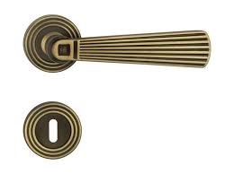 Opera Poignee De Porte Avec Serrure By Linea Cali Poignet De Porte Poignee De Porte Avec Serrure Poignee De Porte