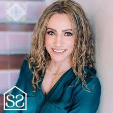 Lisa Abbate's Instagram, Twitter & Facebook