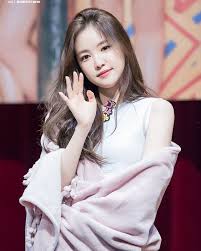 Pin On Son Naeun
