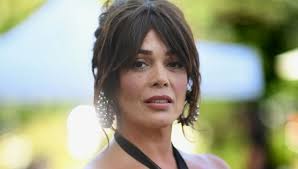 La saison 2 de "Mademoiselle Holmes" en tournage à Nantes, la production  cherche des figurants