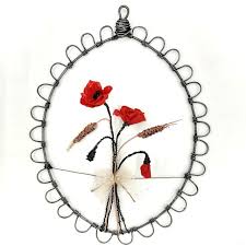 Il est aussi associé au souvenir des combattants tombés. Bouquet Coquelicot Et Ble Dans Cadre Fil Recuit Bouquet Bouquet De Coquelicots Coquelicots
