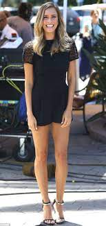 Glen powell and extra hostess renee bargh. Renee Bargh Makes Three Wardrobe Changes On Set Of Extra Daily Mail Online