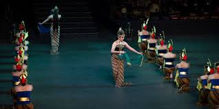 Di sisi lain, setiap penelitian terhadap karya sastra, termasuk drama, harus berangkat dari karya sastra. Drama Pengertian Jenis Dan Unsurnya Halaman All Kompas Com