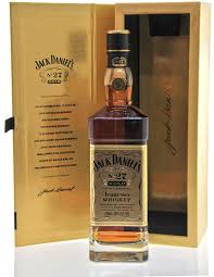 Jack Daniels Number 27 Gold Crafted To The Same Uncompromising Standards As Jack Daniel S Old No 7 Our Jack Daniel S No 27 Gold Earns Its Name đồ Uống Uống