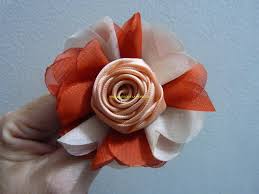 Monos En Tela Velo Y Cinta Satinada Para El Cabello Paso A Paso Artesanias De Flores Tutorial Bordado De Cintas Tutorial De Flor