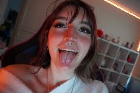 TW Pornstars - 2 pic. Meido💟Moon. Twitter. Imaginer un porn dans ce décor  imaginez. 9:11 PM - 9 Oct 2022