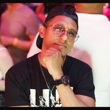 Pete Ray Biggin performs 'Dance, Dance, Dance' from his band, PBUG. Setup  from L-R: 15” HH Vanguard Hats 18” HH Vanguard 22” HH Vanguard 16” HH  Vanguard 20” HH Vanguard Besides his