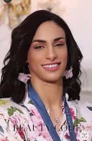 Abby Gee's Instagram, Twitter & Facebook